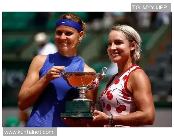 赛后复盘：杭州网球队与重庆网球队默契配合的精彩瞬间分析