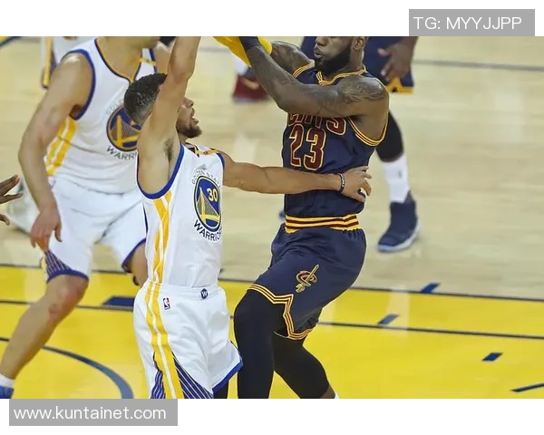 2014年湖人与勇士的经典对决回顾与精彩瞬间分析