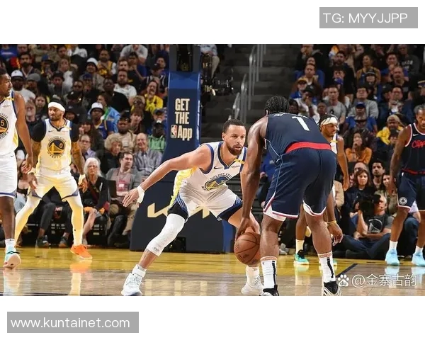 2016年勇士与雷霆精彩对决高清回顾全场比赛亮点与精彩瞬间分析