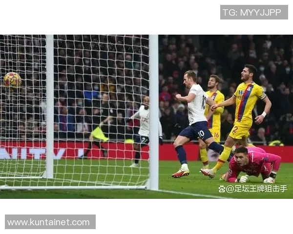 弗鲁米与格雷的精彩对决揭示足球战术的博弈与激情