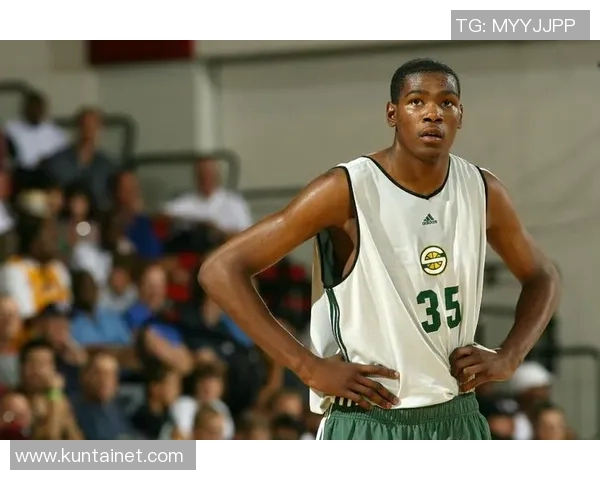 方硕的篮球之路：从青涩少年到职业球员的成长与蜕变