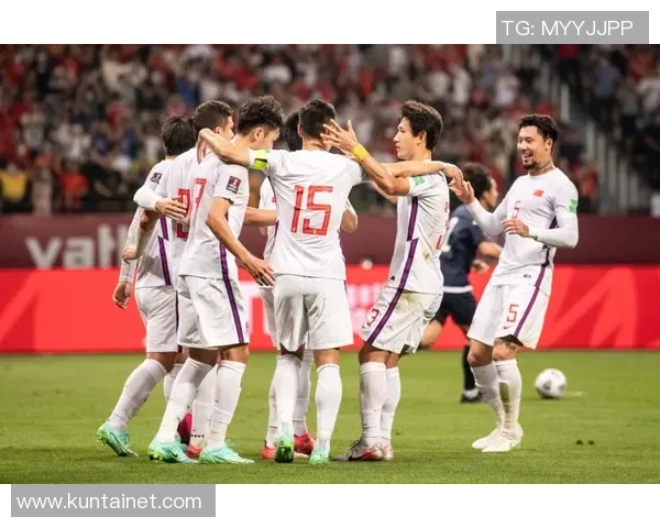 曼城与莱切斯的精彩对决结果揭晓球迷热议比赛亮点与表现