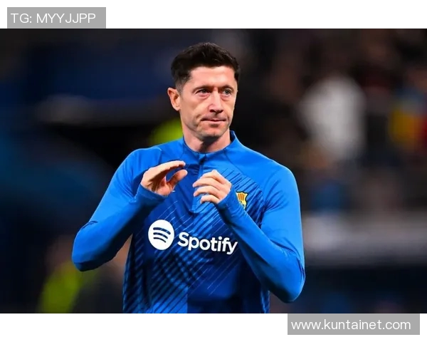 莱万携手球队再创辉煌新篇章展现足球巨星的无限魅力与坚持精神