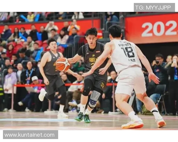 杭州篮球队配合问题引发热议球迷与专家各抒己见探讨战术调整必要性MBA