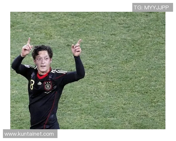 德国对阵加纳厄齐尔的精彩表现与比赛回顾