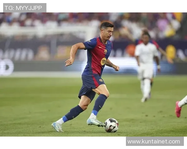 莱万在欧冠赛场表现惊艳10场比赛打入12球领跑射手榜