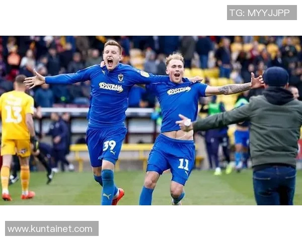 阿克灵与伯顿的激烈对决揭示了足球战术与团队合作的重要性