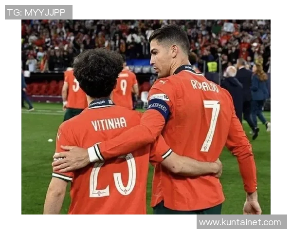 马丁内斯的传奇旅程：从青涩球员到世界足球的璀璨明星